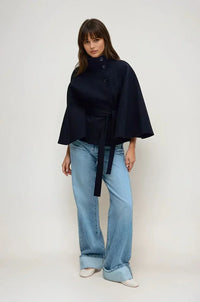 Arlette - Cape mit Gurt